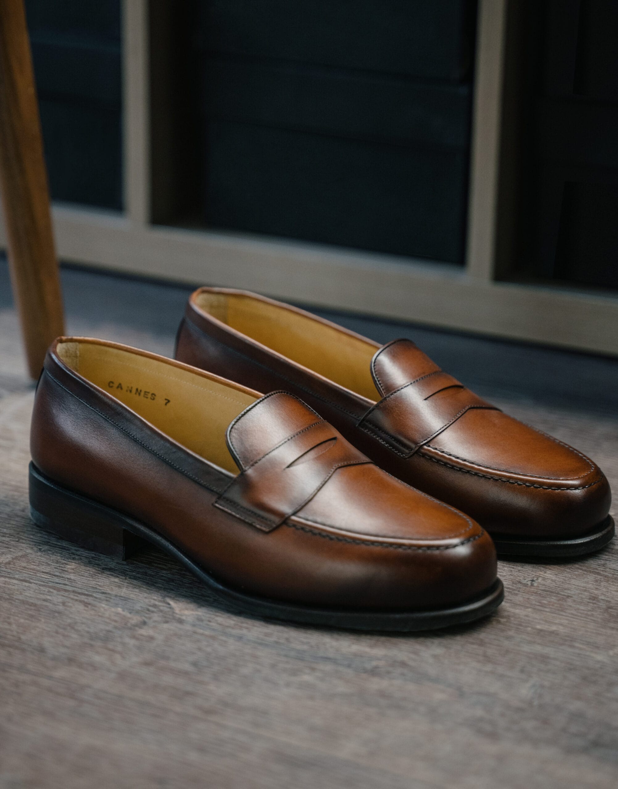 Penny loafer chính là mẫu thiết kế đầu tiên cùa dòng giày loafer
